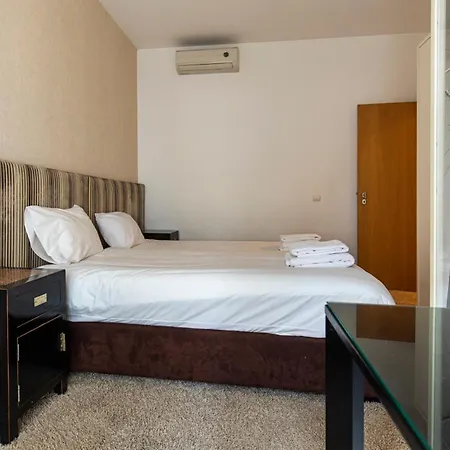Apartment Engenheiro Miguel Pais 11